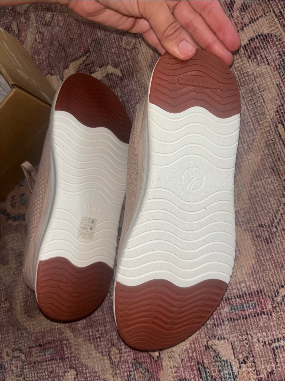 Kizik Slip-On Athletic Sneaker in Blush Pink - new in box - Picture 3 of 5